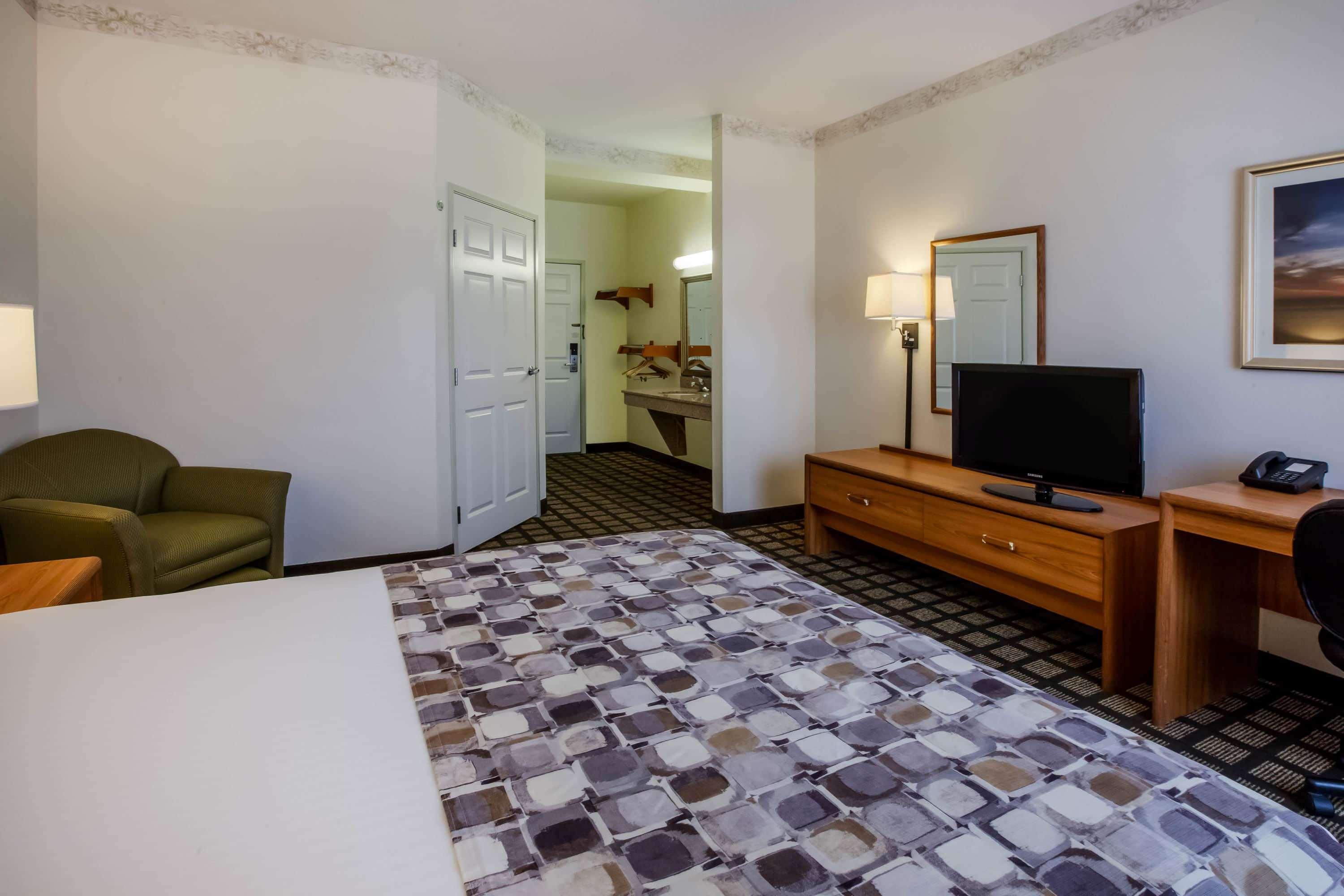 Baymont By Wyndham Mackinaw City Extérieur photo
