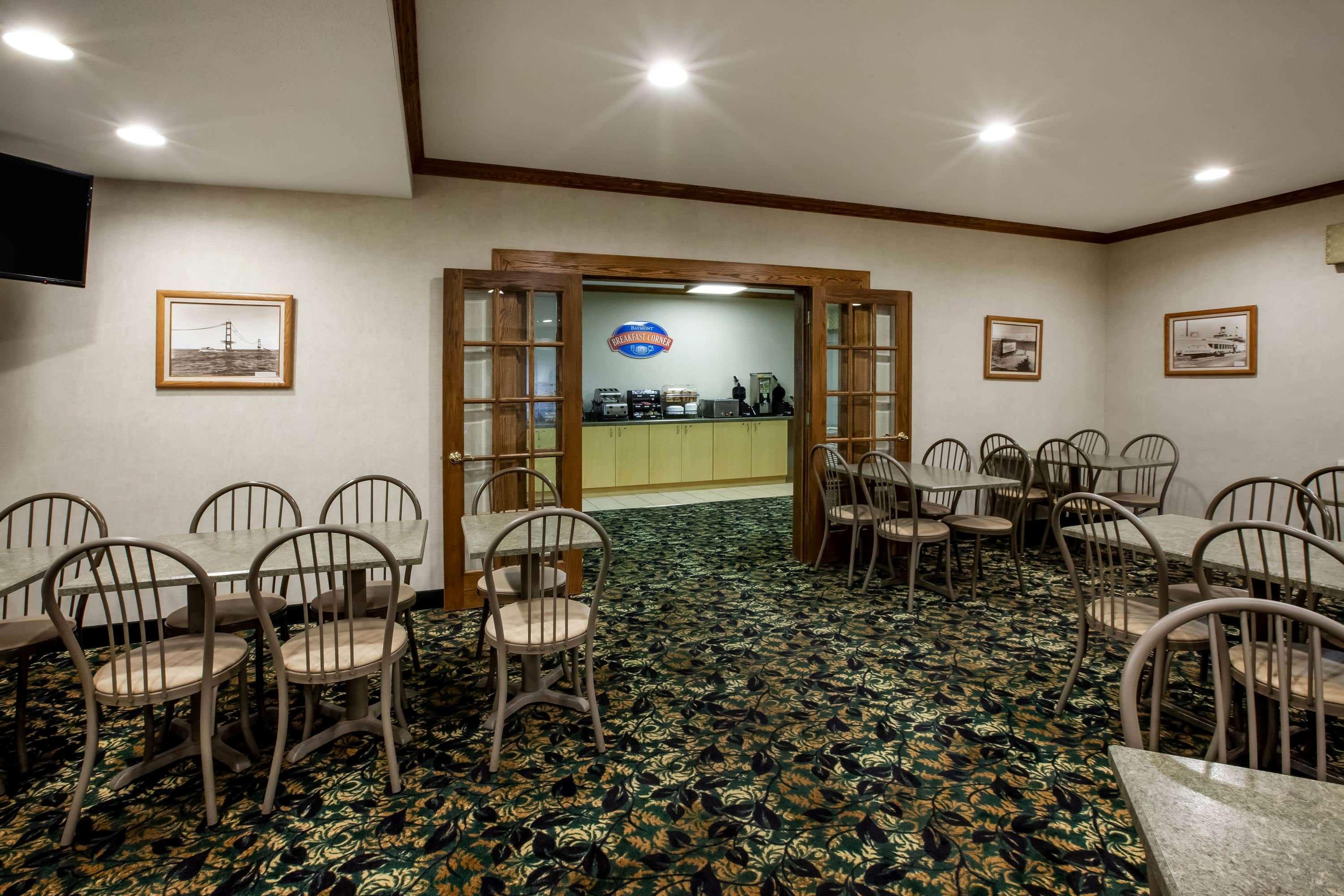Baymont By Wyndham Mackinaw City Extérieur photo