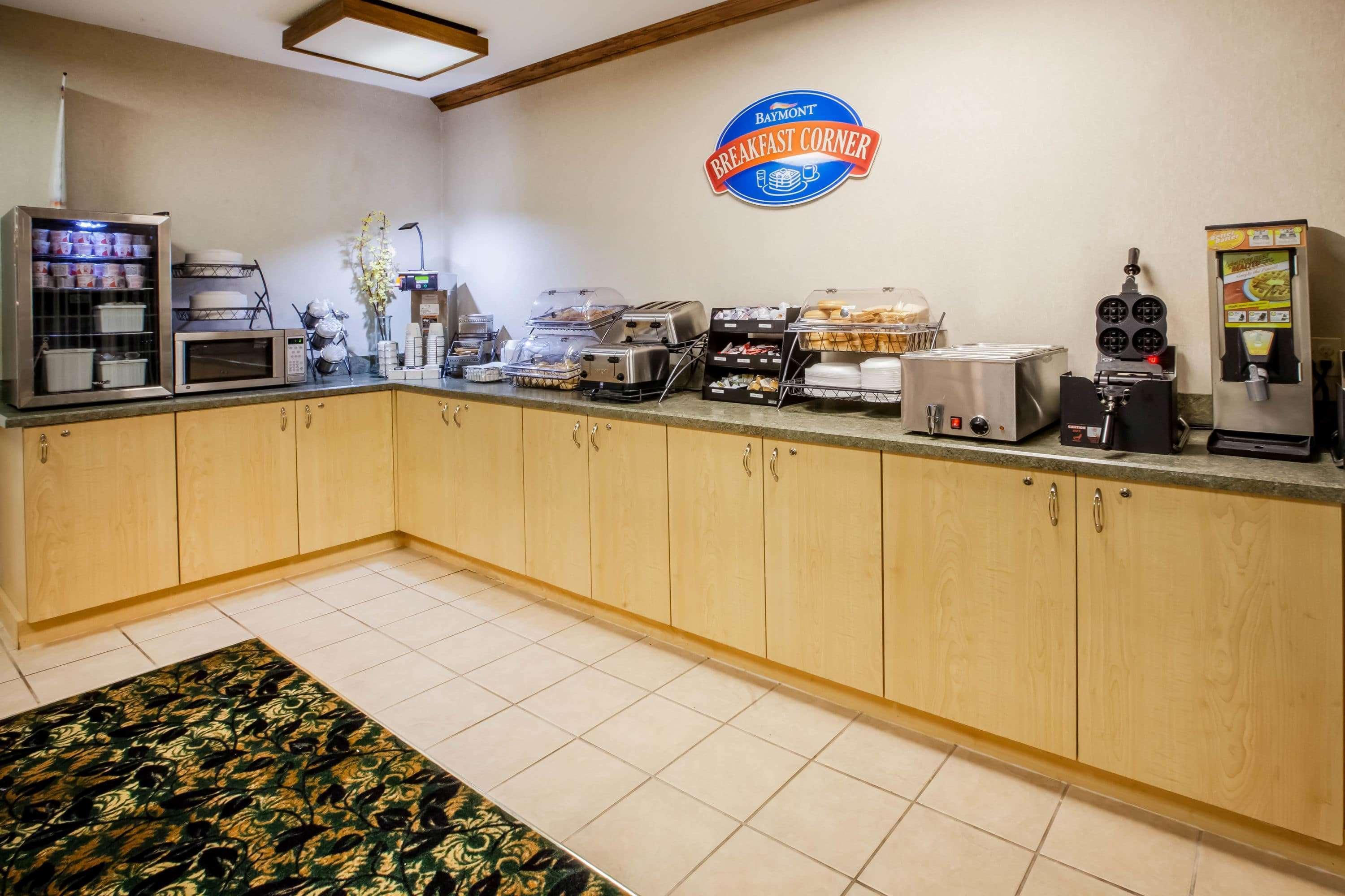Baymont By Wyndham Mackinaw City Extérieur photo