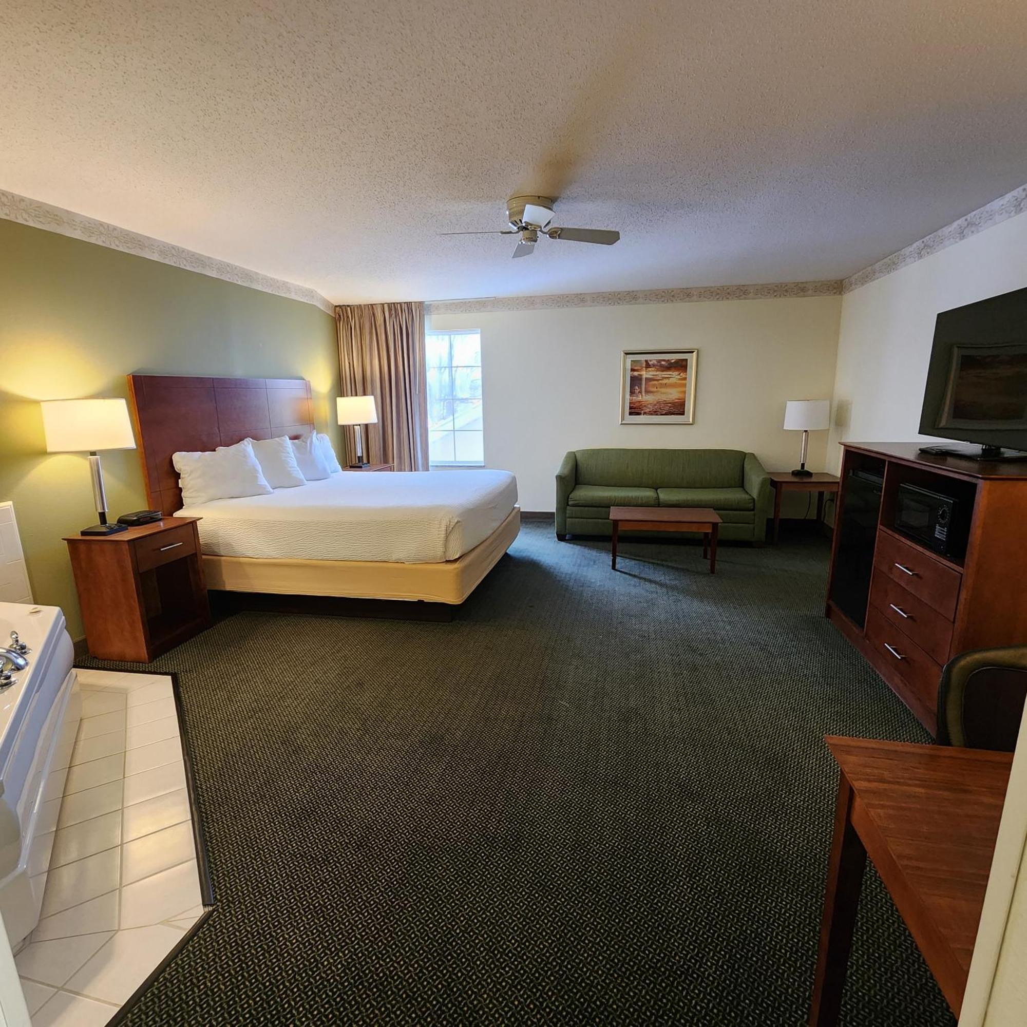 Baymont By Wyndham Mackinaw City Extérieur photo