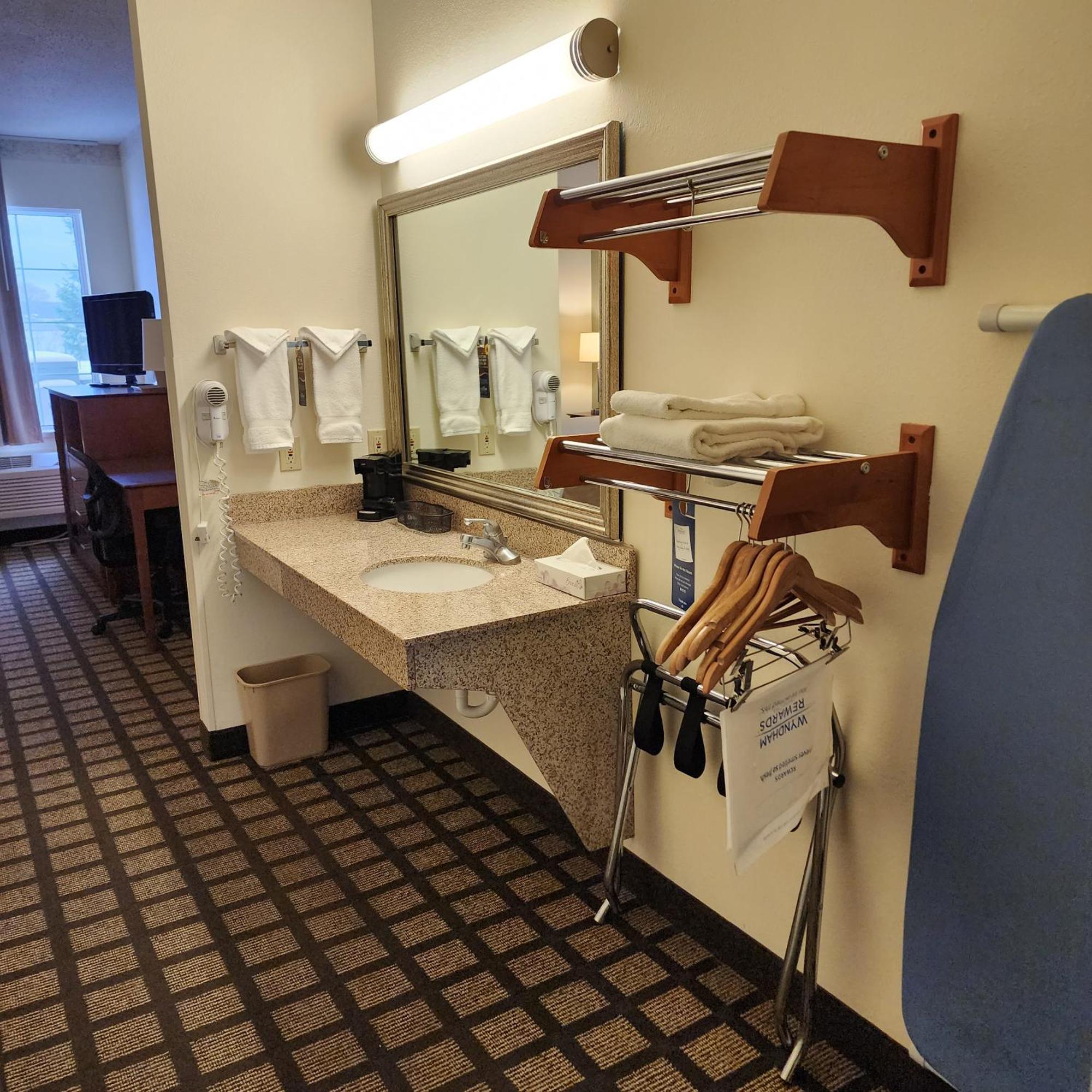 Baymont By Wyndham Mackinaw City Extérieur photo